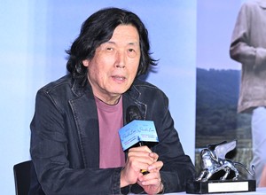 [포토] ‘은사자상은 옆’ 이창동 감독