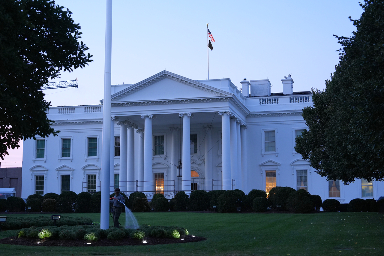 A worker waters plants on the North Lawn of the White House Monday in Washington. (AP-Yonhap)