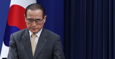 위성락 국가안보실장이 21일 이재명 대통령의 유엔 총회 참석 및 멕시코 국빈 방문 일정 관련 브리핑을 위해 청와대 춘추관 브리핑룸으로 들어서고 있다.  [연합]