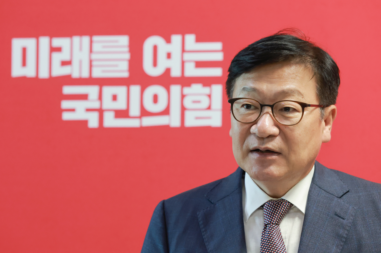 Rep. Jeong Jeom-sig, floor leader of the People Power Party, speaks to reporters at the National Assembly on Monday. (Yonhap)