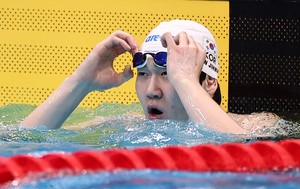 Yoon Ji-hwan wins bronze in men's 50m backstroke swimming