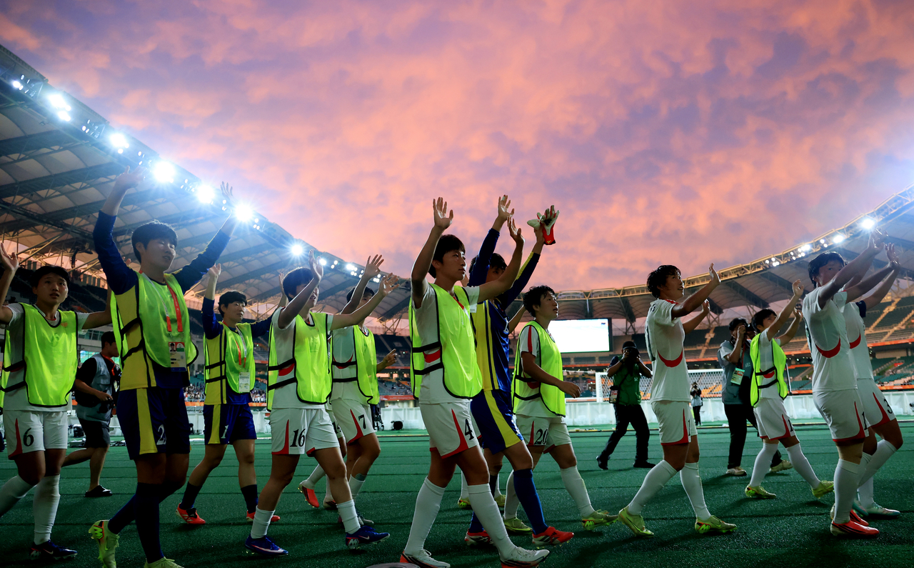 North Korean players greet their supporters after a women’s soccer group-stage match against South Korea at Shizuoka Stadium Ecopa in Fukuroi, Shizuoka Prefecture, Japan, on Monday.