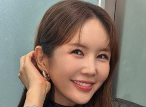장영란, 가죽 재킷 걸치고 동안 비주얼..시간이 혼자만 거꾸로 흐르나