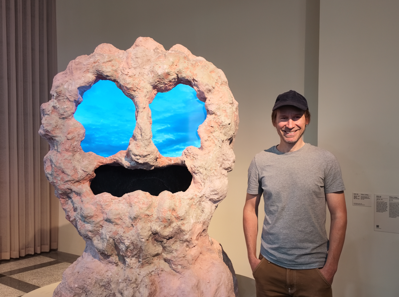 British artist William Cobbing stands next to Eye Fall, his clay sculpture at the Gyeonggi Museum of Contemporary Ceramic Art in Icheon. (Cha Min-jung/The Korea Herald)