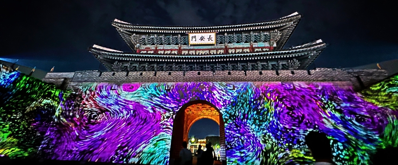 수원화성 미디어아트. [수원문화재단 제공]