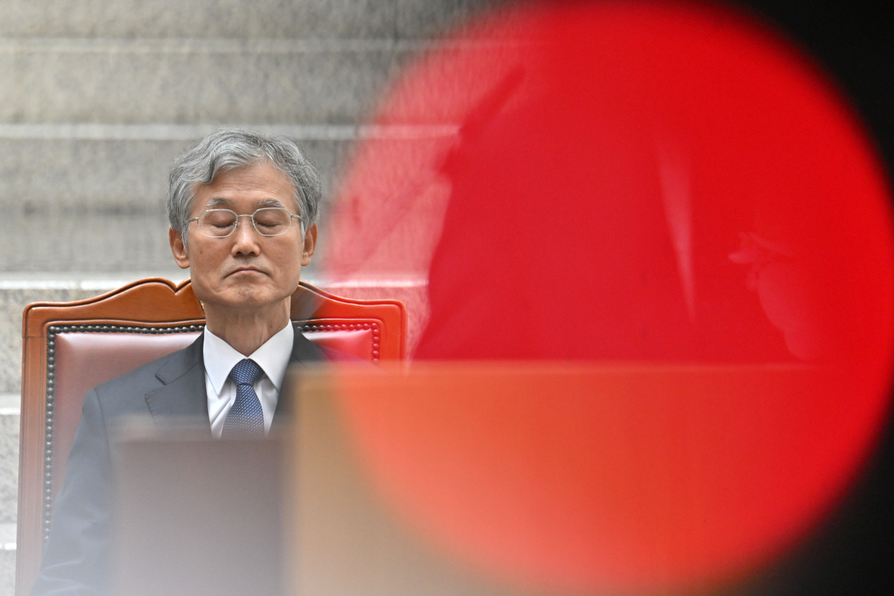 조희대 대법원장이 21일 오후 서울 서초구 대법원에서 열린 김성수 대법관 취임식에서 생각에 잠겨 있다. 임세준 기자