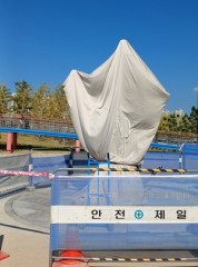 Incheon sign language sculpture covered up after residents call it 'offensive'