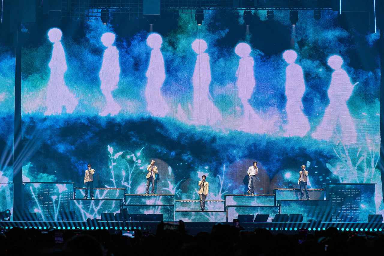 NCT 127 performs during “The Redline,” held at KSPO Dome in Jamsil, southern Seoul, Sunday. (SM Entertainment)