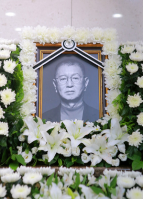 [뮤즈★]故 전유성, 폐기흉 악화로 떠난 코미디 대부‥오늘(25일) 1주기