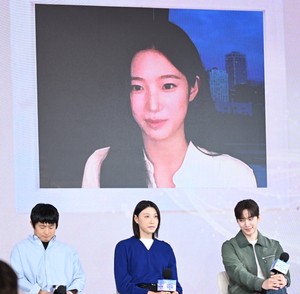 [포토] 카츠하 ‘월드투어 중이라...’