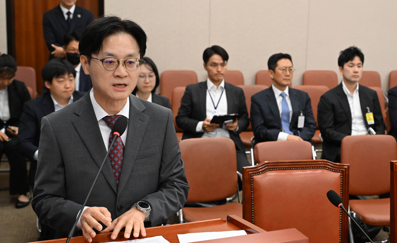 김정관 산업통상부 장관이 22일 오전 서울 여의도 국회 산업통상중소벤처기업위원회에 ‘대한민국과 미합중국 간 전략적투자의 운영 및 관리를 위한 특별법’에 따른 대미투자 관련 사전보고를 하고 있다. 이상섭 기자