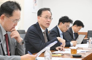 이형일, 취임 첫날 “부동산·금융·외환 리스크 원점 재점검”