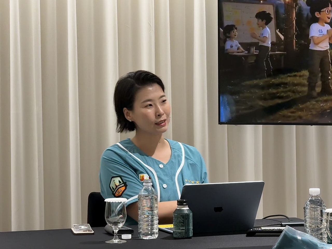GS Senior Managing Director Kim Jin-a answers reporters' questions at the fifth GS Group Hackathon, held Monday at the Westin Seoul Parnas. [GS]