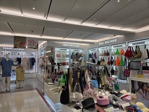“여행준비 마무리는 여기서”…신세계면세점이 선보인 ‘원스톱존’ [르포]