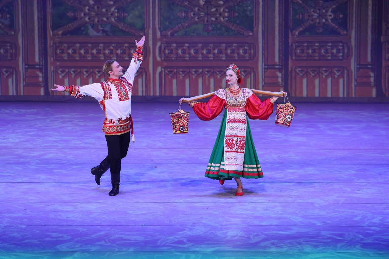 Artists from the Moscow Academic Dance Theater Gzhel perform a traditional Russian folk dance at Yeak-dang Hall at the National Gugak Center in Seoul on Friday as part of the Russia-Korea Festival of Culture and Arts. (Russian Embassy in Seoul)