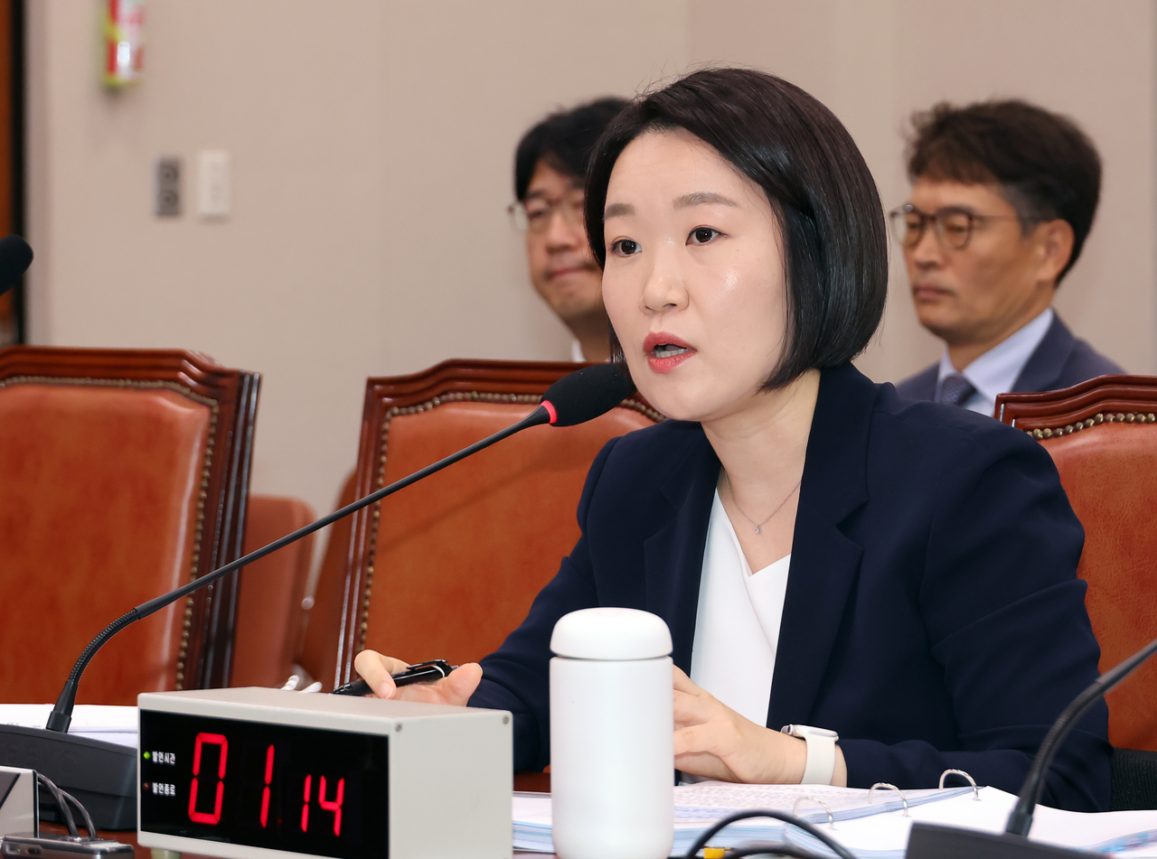 이소영 중소벤처기업부 장관 후보자가 15일 국회 산업통상자원중소벤처기업위원회에서 열린 인사청문회에서 의원들의 질문에 답하고 있다. [연합]