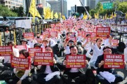 약사 1만명 거리로 나왔다…비대면진료 앞 ‘약 배송 충돌’ 15년 원격의료 뇌관 재점화