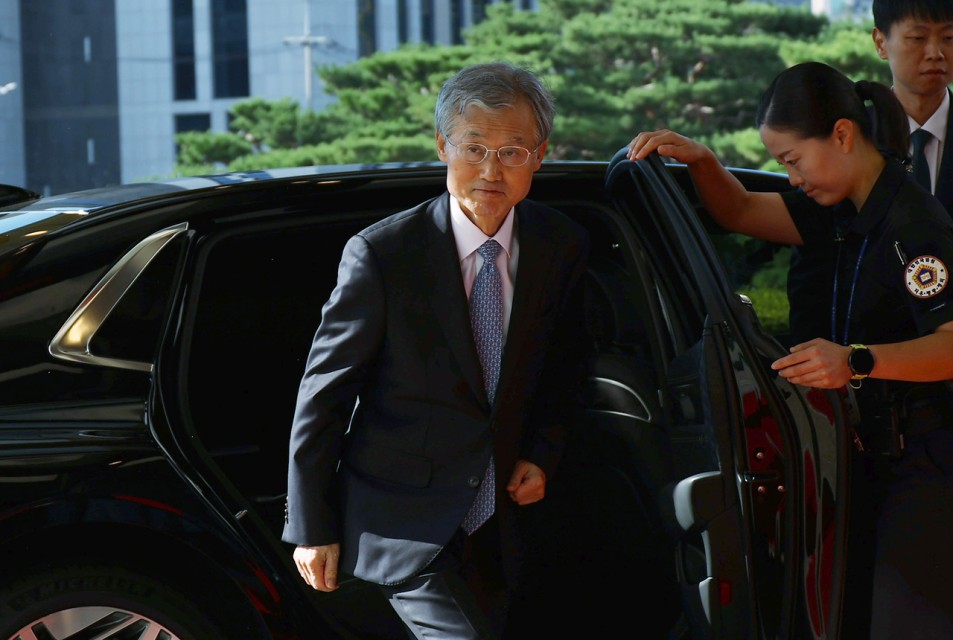 靑 “대법원장 ‘부서 흠결’ 주장은 왜곡…헌법상 재제청 의무 다하라”