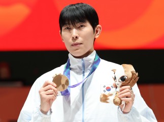8년 만의 쾌거…윤정현, 男 플뢰레 개인전 값진 ‘동메달’ [나고야 AG]