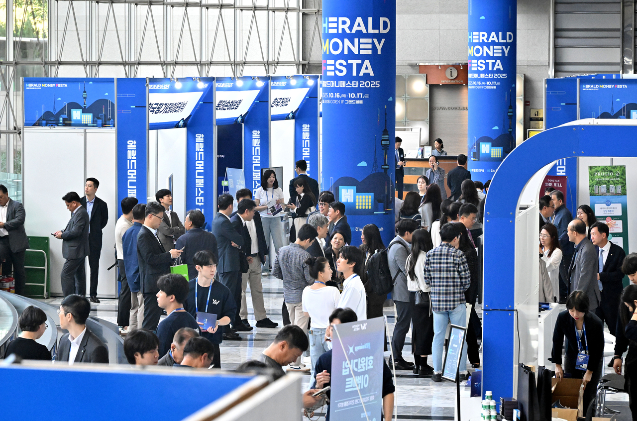 지난해 열린 헤럴드머니페스타 2025 당시 서울 강남구 코엑스 그랜드볼룸 내 행사장이 관람객들로 붐비고 있다. [헤럴드경제DB]