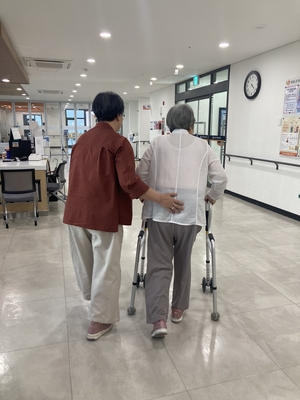 “손잡고 함께 산책”…치매 어머니 돌보는 은환씨가 간직한 소원 [온기]