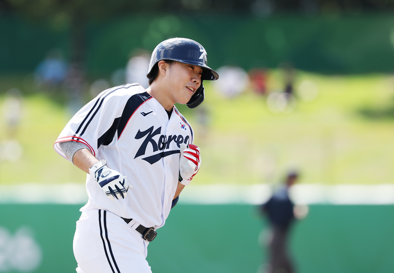 Park Jun-soon of South Korea rounds the bases after hitting a grand slam against Thailand during the teams' Group B game of the baseball tournament at the Aichi-Nagoya Asian Games at Okazaki Chuo Sogo Park Baseball Stadium in Okazaki, Japan, on Sept. 23, 2026. (Yonhap)