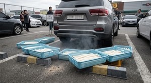 주차장에서 가래떡 식힌 떡집…“배기가스 뒤집어쓰는 거 아니냐”