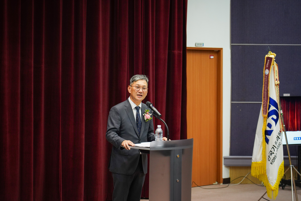 Park Sung-kyun delivers his inaugural address as the new director of the Korea Basic Science Institute. [Korea Basic Science Institute]
