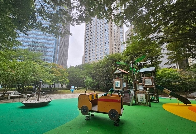 새 단장 마친 신천근린공원 내 어린이공원. [송파구 제공]