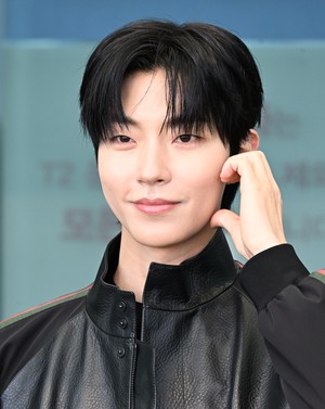 [포토] 황인엽 ‘볼 하트 받으세요’