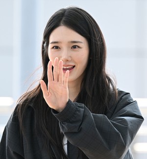 [포토] 박규영 ‘하이파이브 아니고 인사입니다’