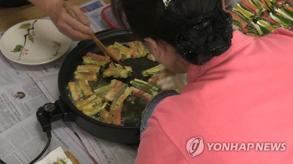 추석명절 전부치기 [연합]