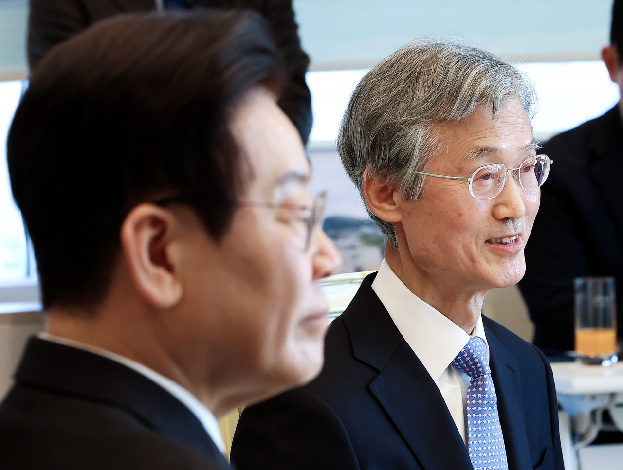 조희대 대법원장이 지난해 12월 3일 용산 대통령실에서 이재명 대통령이 참석한 가운데 열린 5부 요인 초청 오찬 간담회에서 발언하고 있다. [연합]