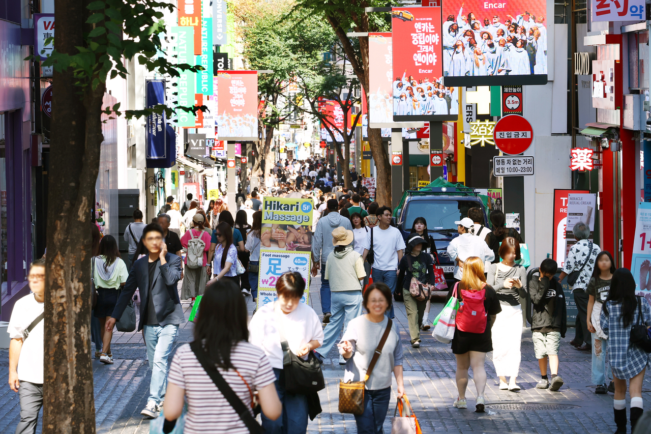 A street in Myeongdong, central Seoul, on Sept. 20. (Yonhap)