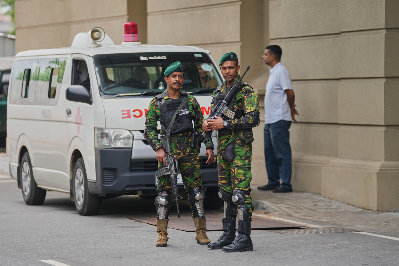 Police commandos stand guard at the High Court complex ahead of a verdict related to the 2019 Easter bombings in Colombo, Sri Lanka, Tuesday. (AP-Yonhap)