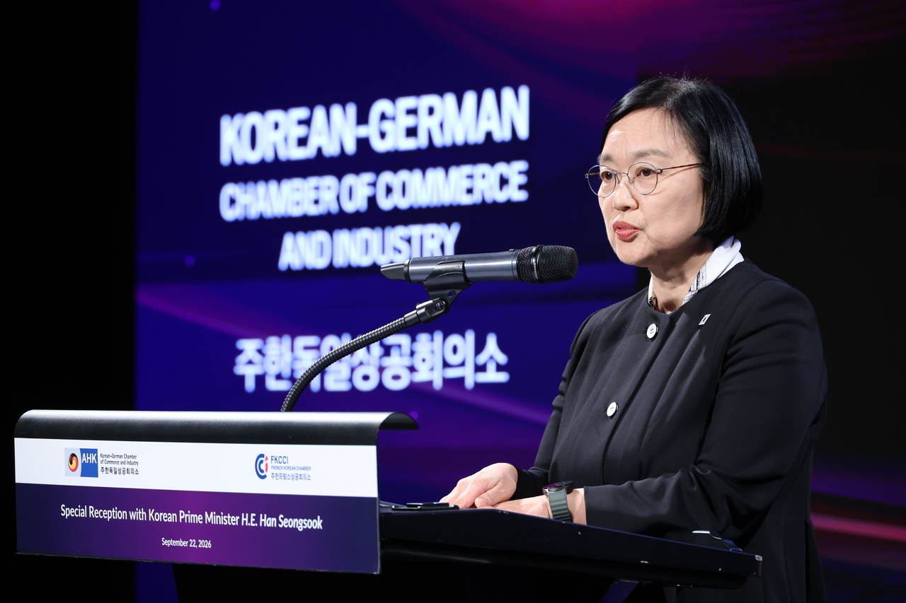 한성숙 국무총리가 지난 22일 서울 중구 반얀트리 호텔에서 열린 주한 독일ㆍ프랑스 상공회의소 공동만찬 개회식에서 축사하고 있다. [연합]
