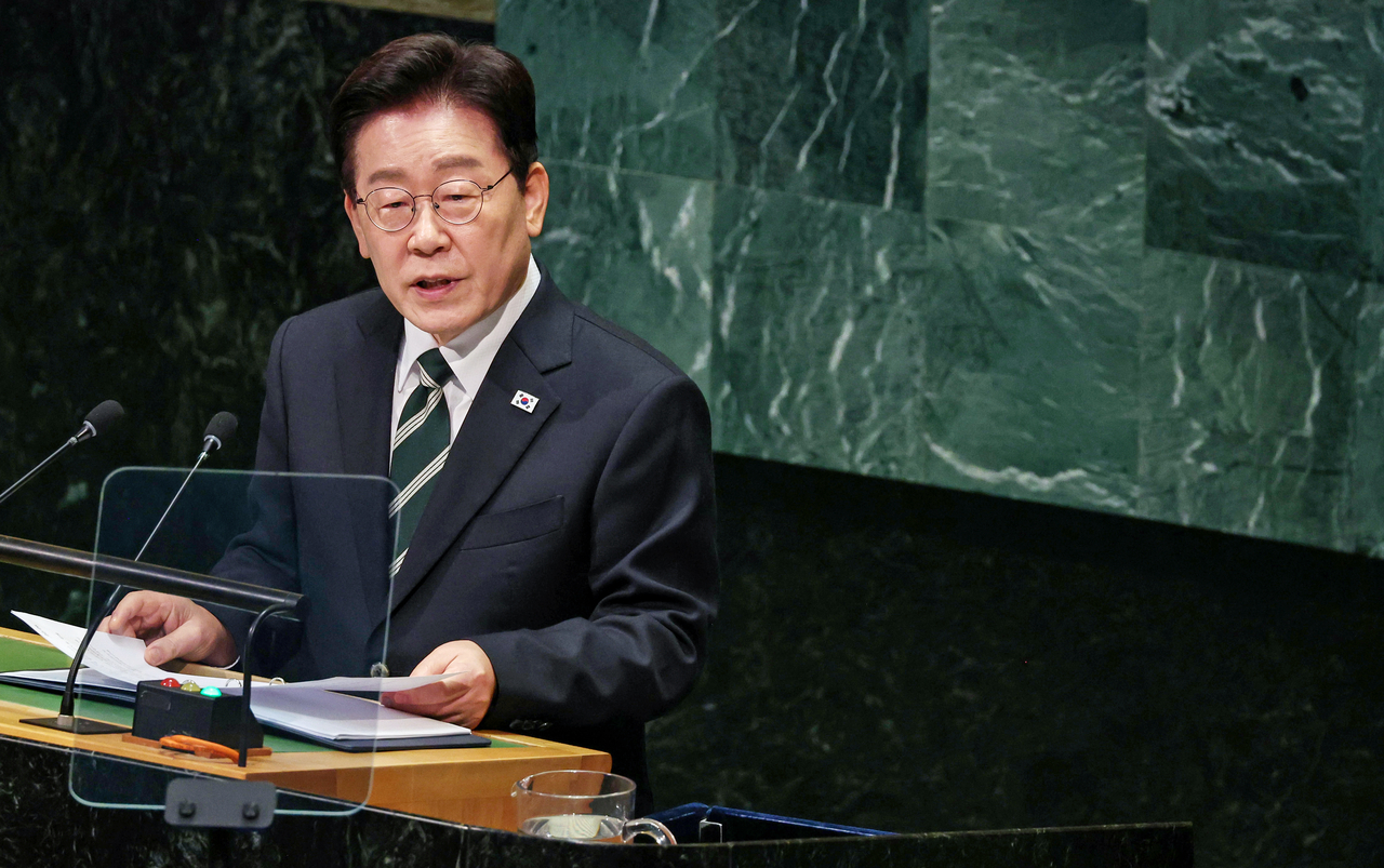 President Lee Jae Myung delivers his speech to the United Nations General Assembly in New York on Tuesday. (Yonhap)