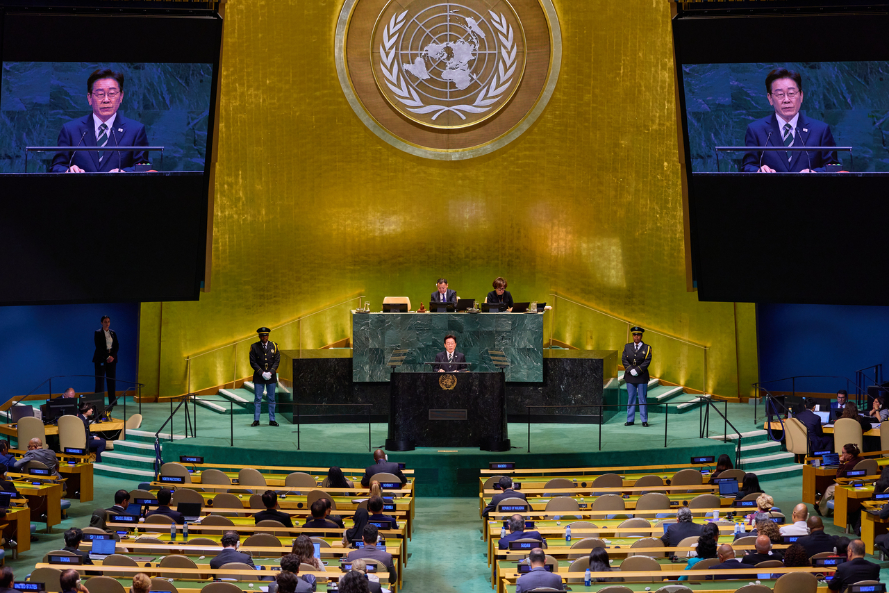 President Lee Jae Myung delivers his speech to the United Nations General Assembly held in New York on Tuesday (Pool photo via Yonhap)