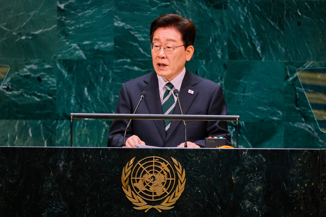 President Lee Jae Myung delivers a keynote speech at the UN General Assembly Hall at the UN headquarters in New York on Tuesday (local time). (Yonhap)