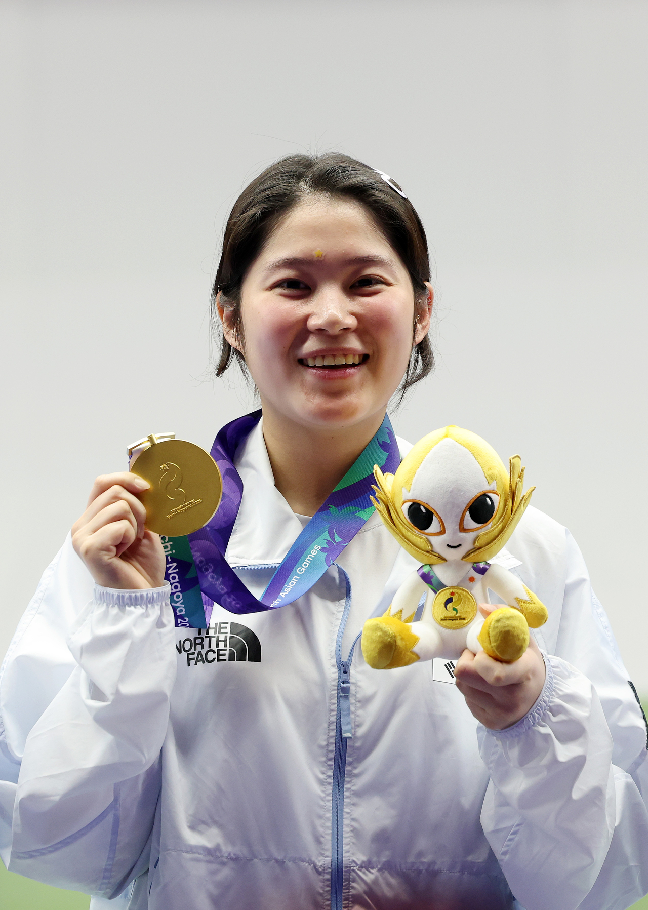 Choo Ga-eun poses for photos after winning the gold medal in the women’s 10-meter air pistol final at the 2026 Aichi-Nagoya Asian Games at the Aichi Prefectural Shooting Range in Aichi, Japan, on Wednesday. (Yonhap)
