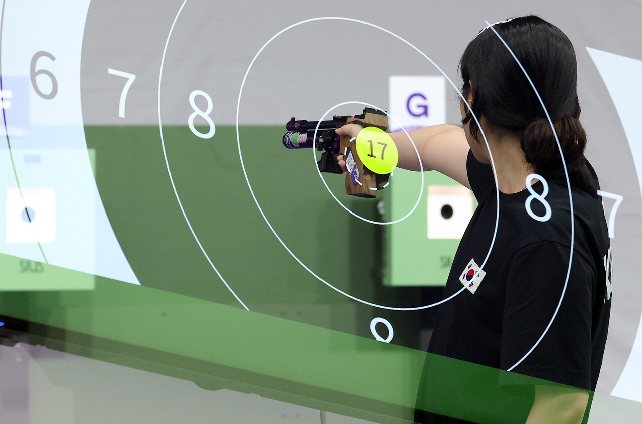 Choo Ga-eun takes aim during the women’s 10-meter air pistol final at the 2026 Aichi-Nagoya Asian Games at the Aichi Prefectural Shooting Range in Aichi, Japan, on Wednesday. Chu won the gold medal with an Asian record score of 246.3 points. (Yonhap)