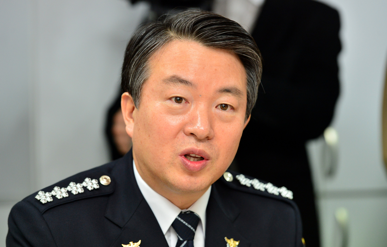 Kang Shin-myeong, former Commissioner General of the Korean National Police Agency and a second-class graduate of the police university. Appointed in 2014 under the Park Geun-hye administration, he was the first Commissioner General to have graduated from the institution and served a two-year term. [Yonhap]
