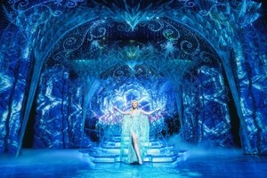 다 보려다 ‘텅장’…조카 달랠 땐 ‘엘사’, 명절 도피엔 ‘가면 질주’ [취향 처방전 ② 공연]