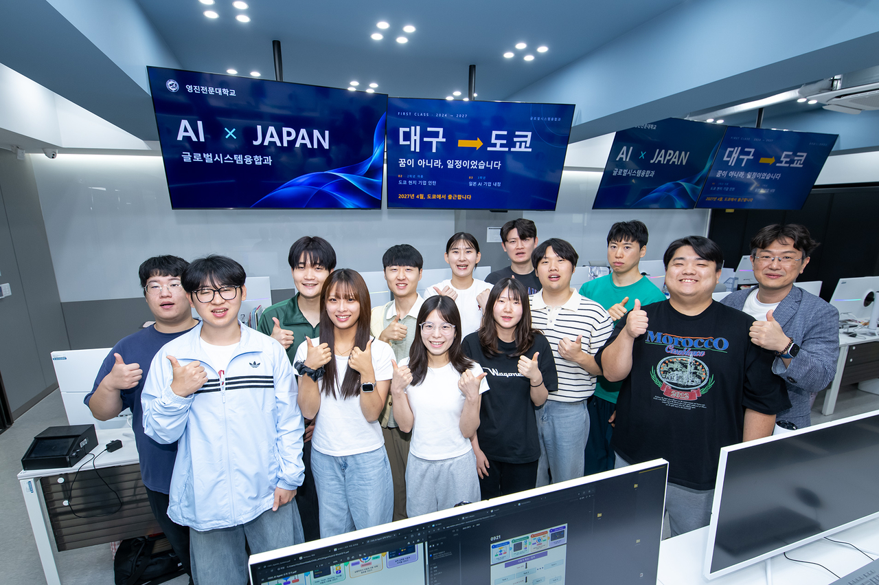 Third-year students from Yeungjin University's Global Systems Convergence Department, who have received job offers from Japanese AI and IT companies, pose with department head Jeong Yeong-cheol (far right) in a classroom. [Yeungjin University]