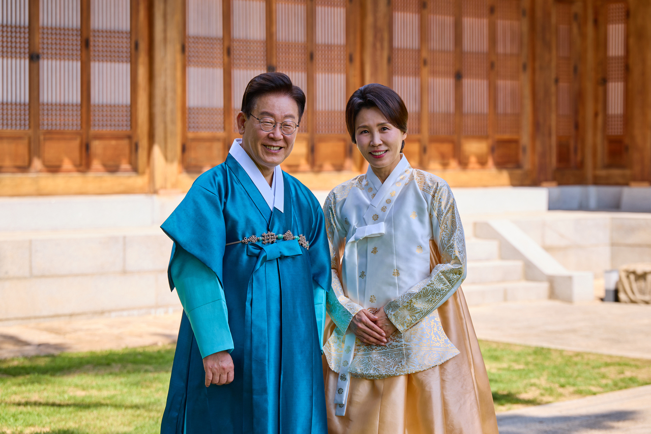 추석 영상 메시지 전하는 이재명 대통령과 김혜경 여사 [청와대]