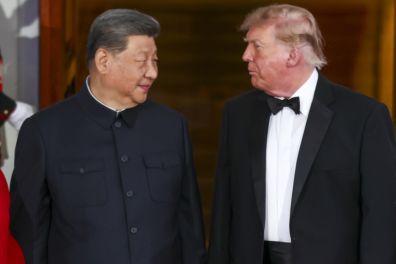 Chinese President Xi Jinping (left) and US President Donald Trump [EPA]