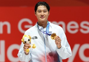 ‘앞으로 단 한 걸음!’ 펜싱 남자 사브르, 아시안게임 4연패 도전…단체전 결승행