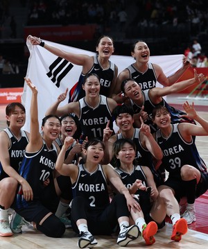 여자농구, 일본 꺾고 아시안게임 금메달…12년 만에 남녀 동반 우승