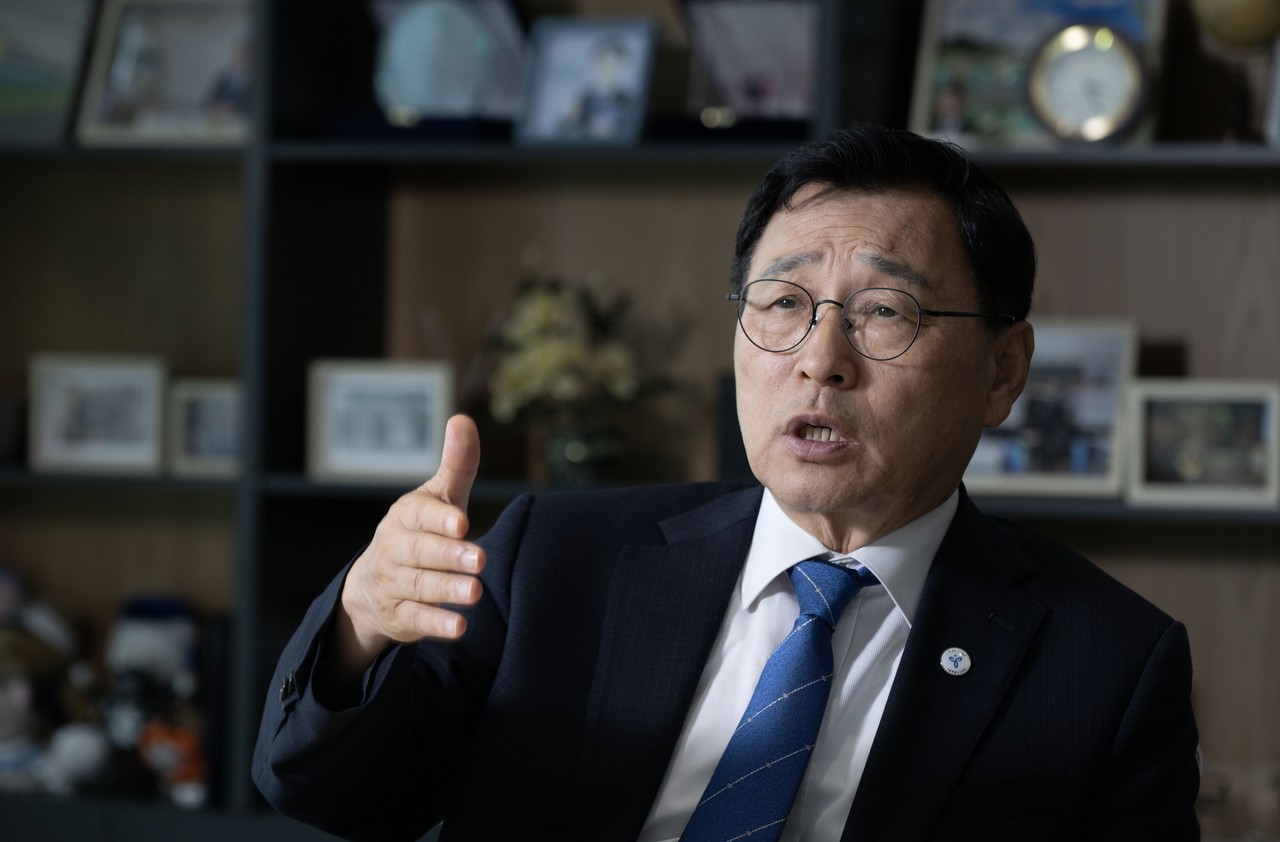 Seoul Education Superintendent Jeong Geun-sik speaks during an interview on Aug. 20 at the Seoul Metropolitan Office of Education in Yongsan, central Seoul. (Im Se-jun/The Korea Herald)