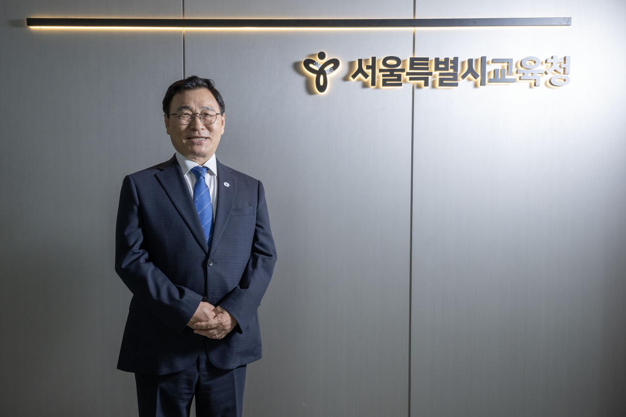 Seoul Education Superintendent Jeong Geun-sik poses for a photo on Aug. 20 ahead of an interview at the Seoul Metropolitan Office of Education in Yongsan, central Seoul. (Im Se-jun/The Korea Herald)